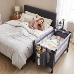 Babybett Klappbar Kinderreisebett auf Rollen mit Bremse Babywiege mit Abnehmbarem Wickeltisch Grau