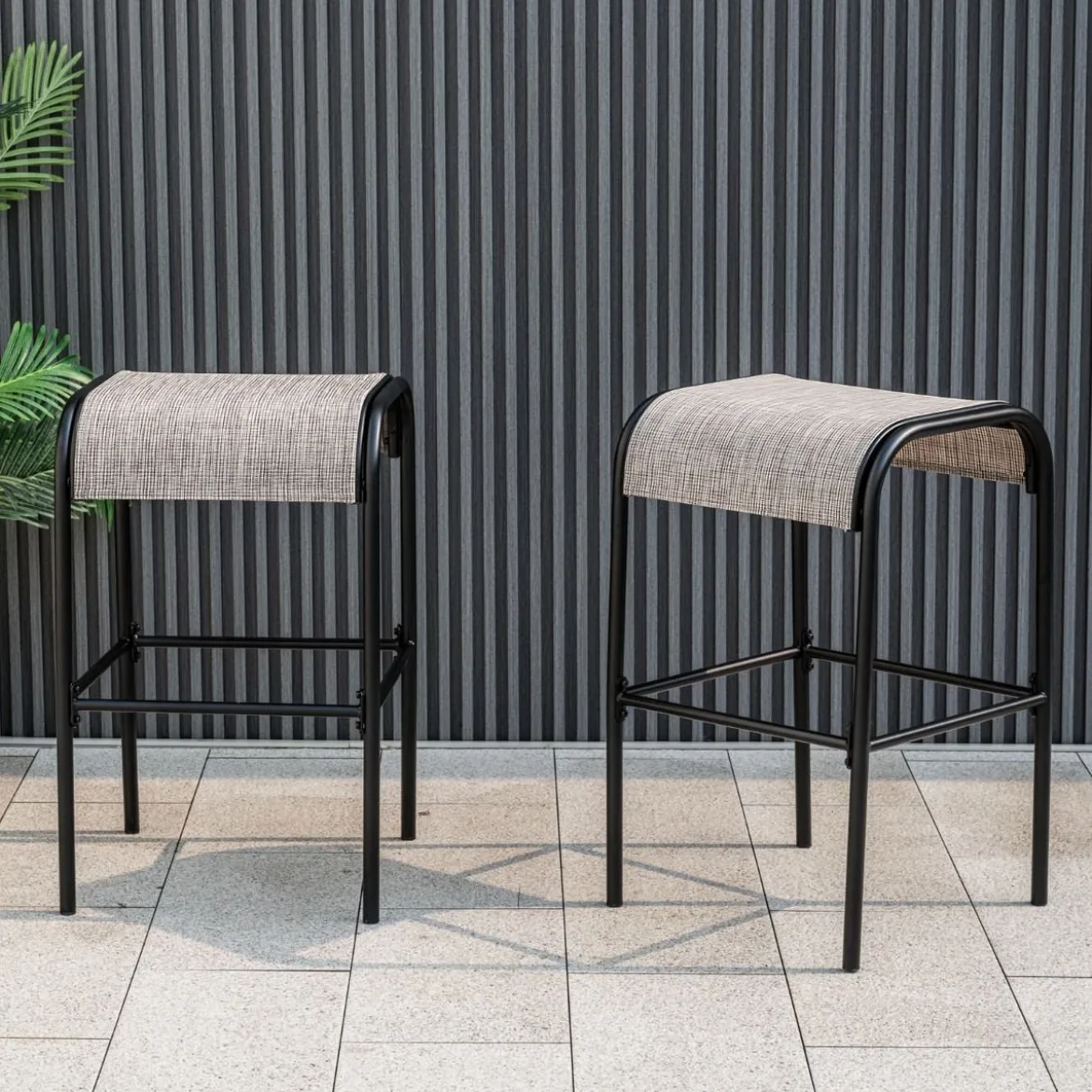 2er Set Outdoor Barhocker mit Gebogenem Stoffsitz bis zu 180 kg Belastbar Barstühle