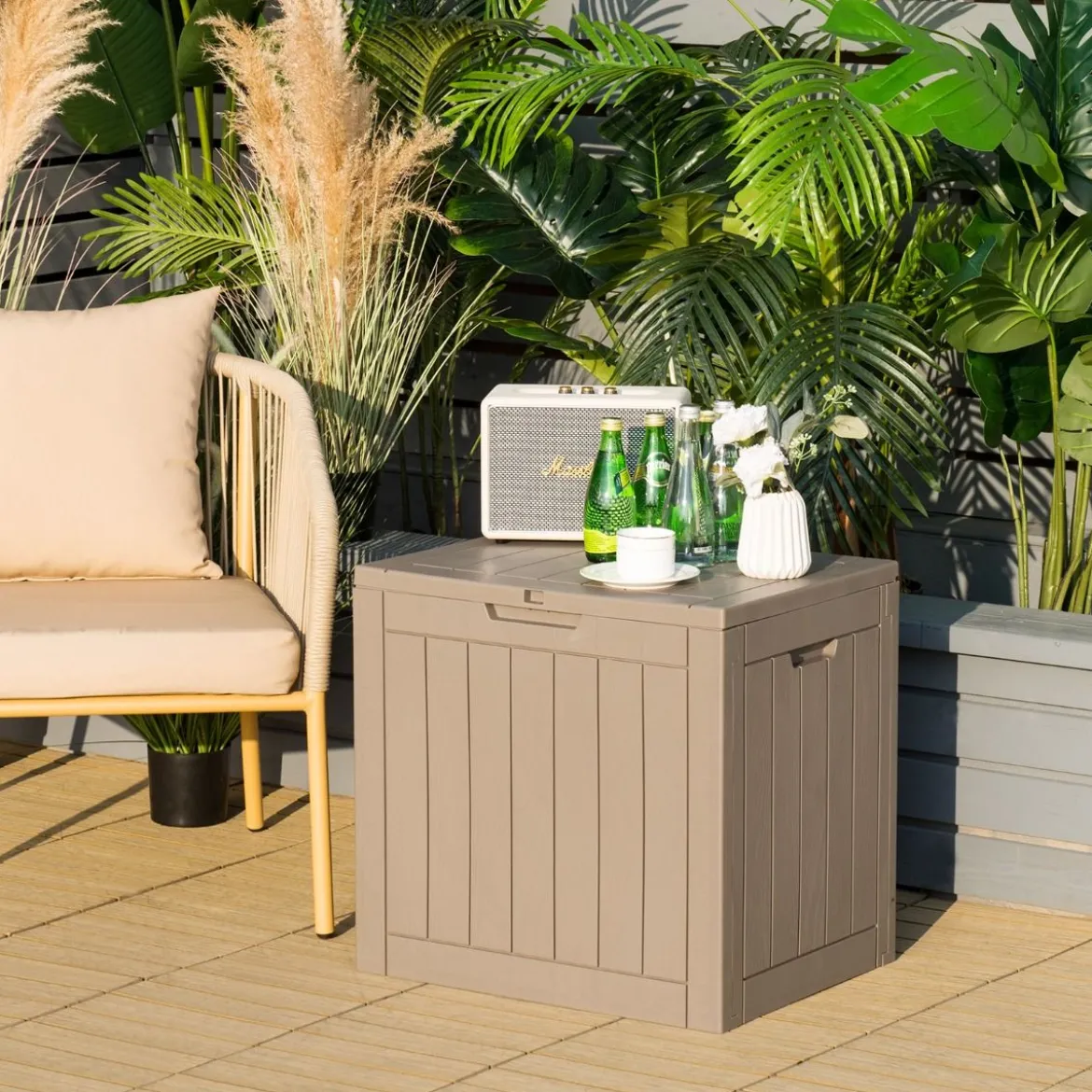 Gartenbox mit 114 L Kapazität abschließbarem Deckel & integrierten Griffen Hellbraun