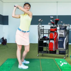 Golftaschenständer für die Garage Wagen für Golfausrüstung Golftaschenregal mit Schlägerhalter