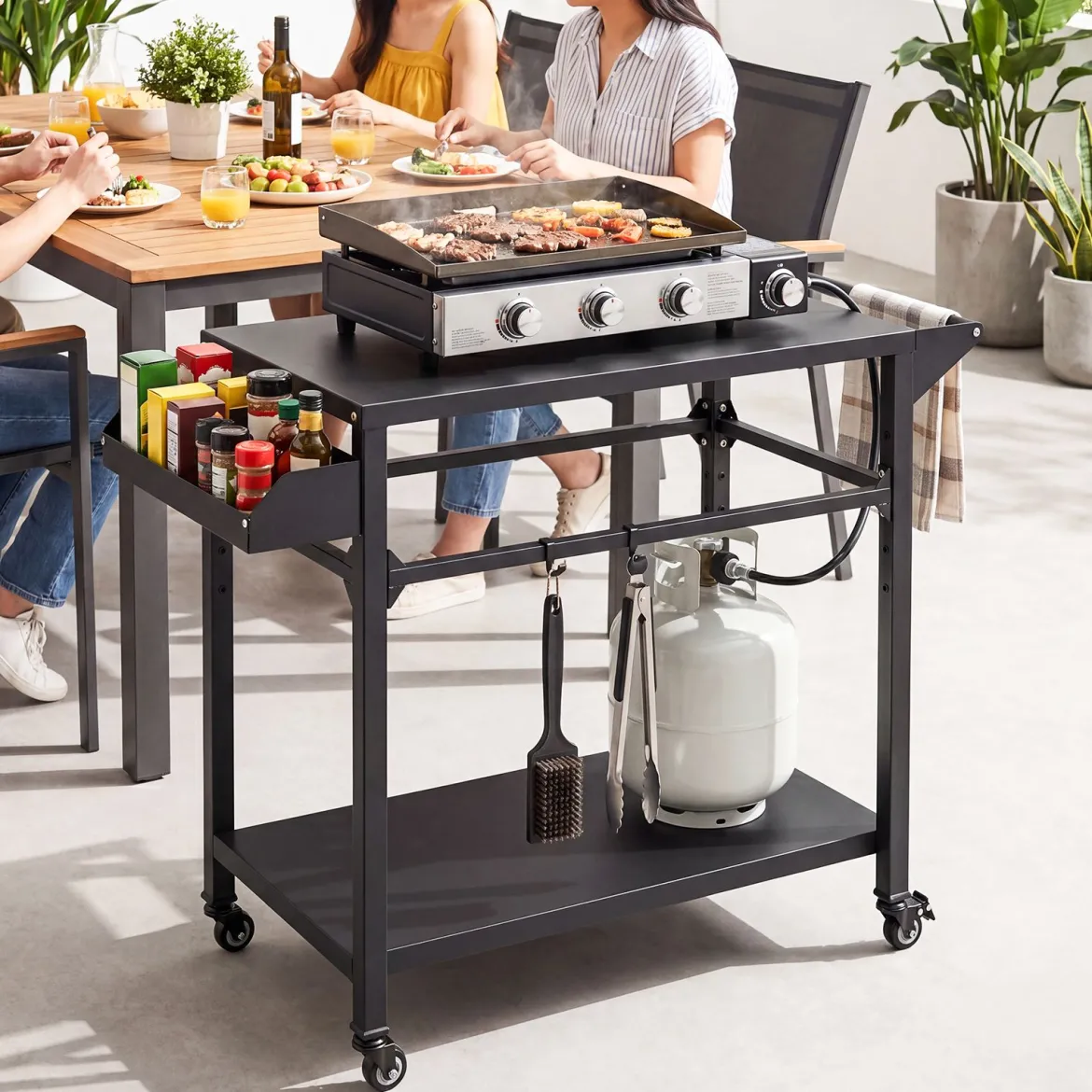 Grillwagen Outdoor Metall Servierwagen auf 4 Rollen mit 2 Ablagen Seitlichem Griff & Gewürzregal