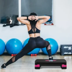 Höhenverstellbarer Aerobic Stepper Fitnesstrainer mit zwei Stufen von 10 cm und 15 cm Fitnesstrainer Schwarz