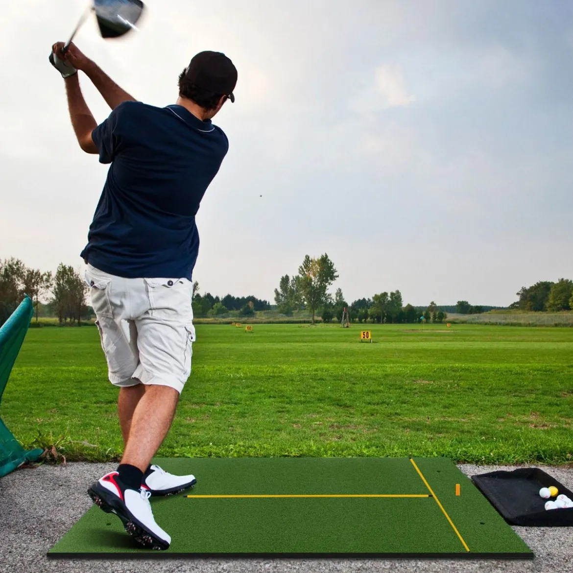 3-in-1-Abschlagmatte für Golf mit Kunstrasen 2 Golf-Tees 2 Ausrichtungsstäben & 6 vorgebohrten Abschlaglöchern 152 x 92 cm