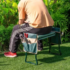2 in 1 Kniebank für Gartenarbeit mit 2 Werkzeugtaschen Klappbar 58 x 27,5 x 50 cm Grün