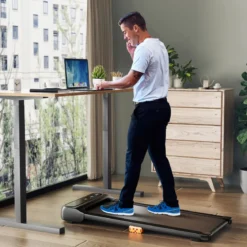 2 in 1 Laufband Unter dem Schreibtisch mit Uhrähnlicher Fernbedienung & LED-Anzeige