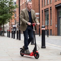 Klappbar Roller Scooter mit 2 Leuchtenden Rädern & Ständer Höhenverstellbar Tretroller Rot