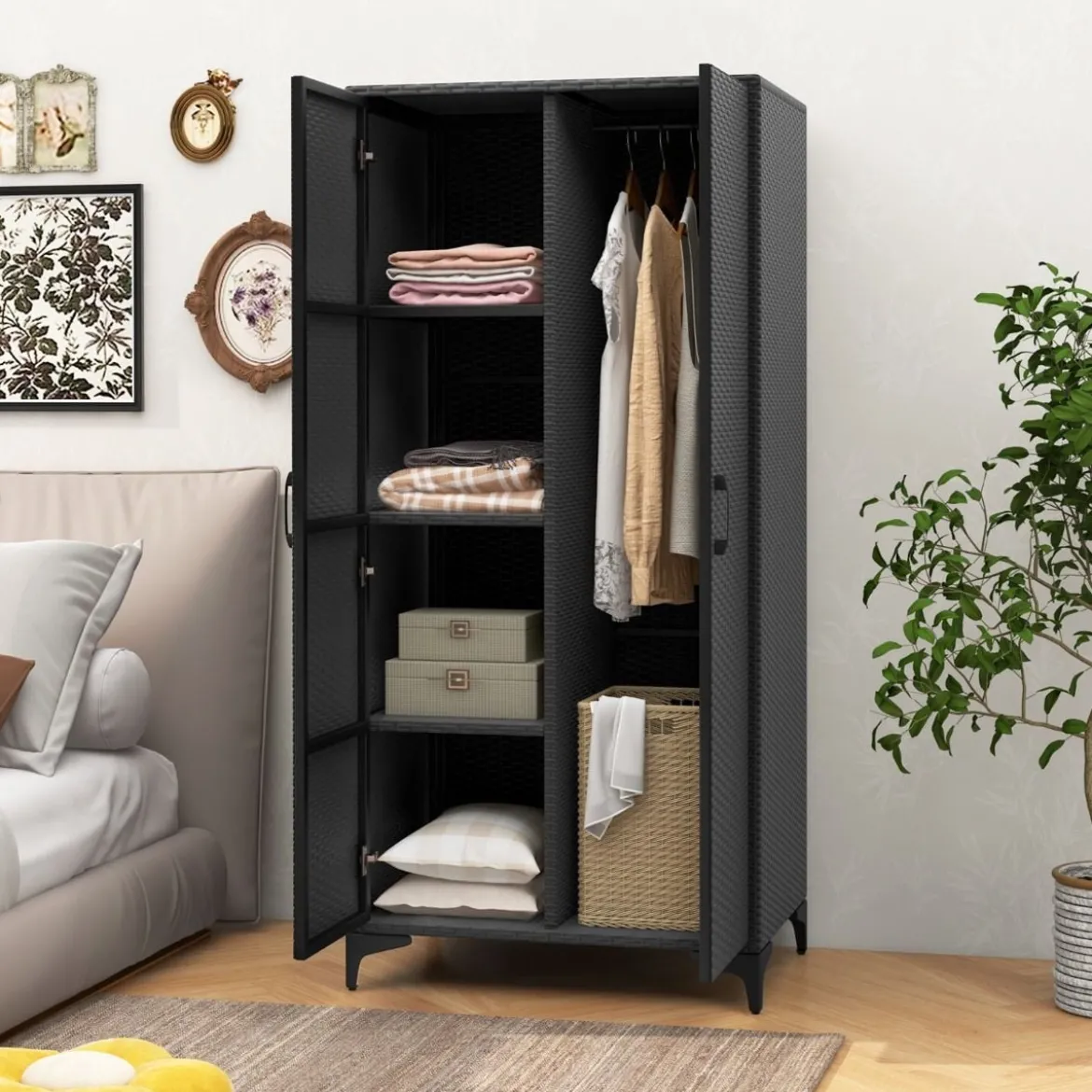 Kleiderschrank aus PE-Rattan mit 2 Türen & Kleiderstange & 4 Fächern Geräteschrank Garderobenschrank für Garten Schlafzimmer