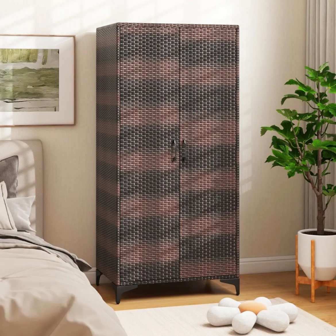 Kleiderschrank aus PE-Rattan mit 2 Türen & Kleiderstange & 4 Fächern Geräteschrank Garderobenschrank für Garten Schlafzimmer