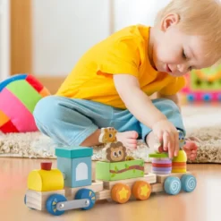 Stapelbares Zug-Set aus Holz mit bunten Tierfiguren & lustigen Holzwaggons für Jungen & Mädchen ab 3 Jahren