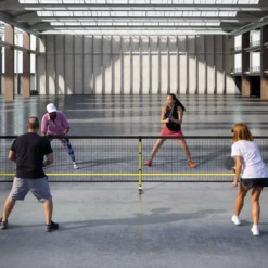 tragbares Pickleball Netz mit Rollen 6,7 m Pickleball-System in offizieller Größe mit Metallrahmen