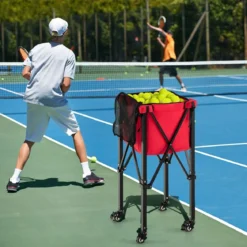 Zusammenklappbarer Tennisballwagen mit Rädern abnehmbarer Tasche Seitentaschen & Tragetasche tragbarer Ballwagen für 150 Tennisbälle Rot